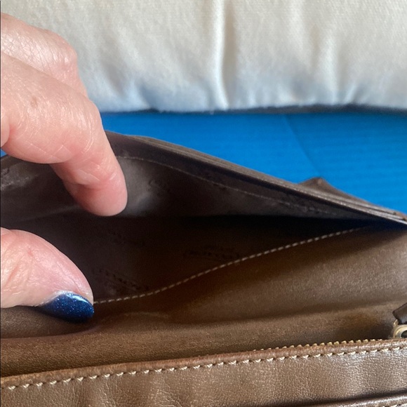 Brown Embossed Leather Wallet and Check Holder - Picture 12 of 12